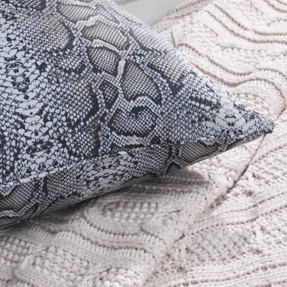 Set of 4 Grey Throw Pillow Covers 18x18 Gray Ombre Geometric Decorative - Picture 2 of 6